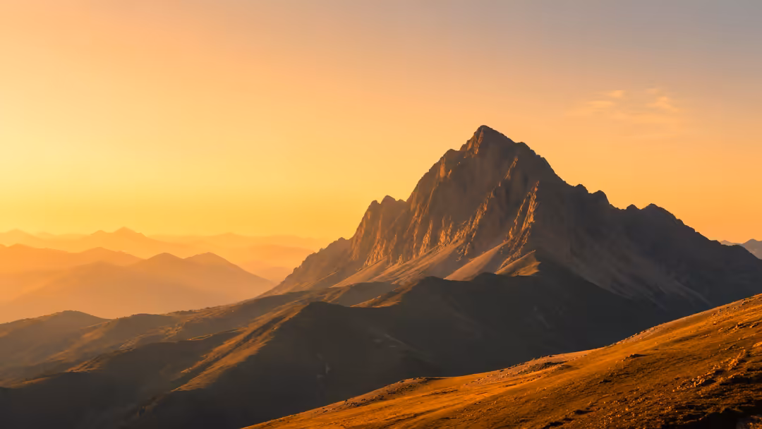 Mountain Peak Golden Sunset Light — horizontal sunsets HD wallpaper